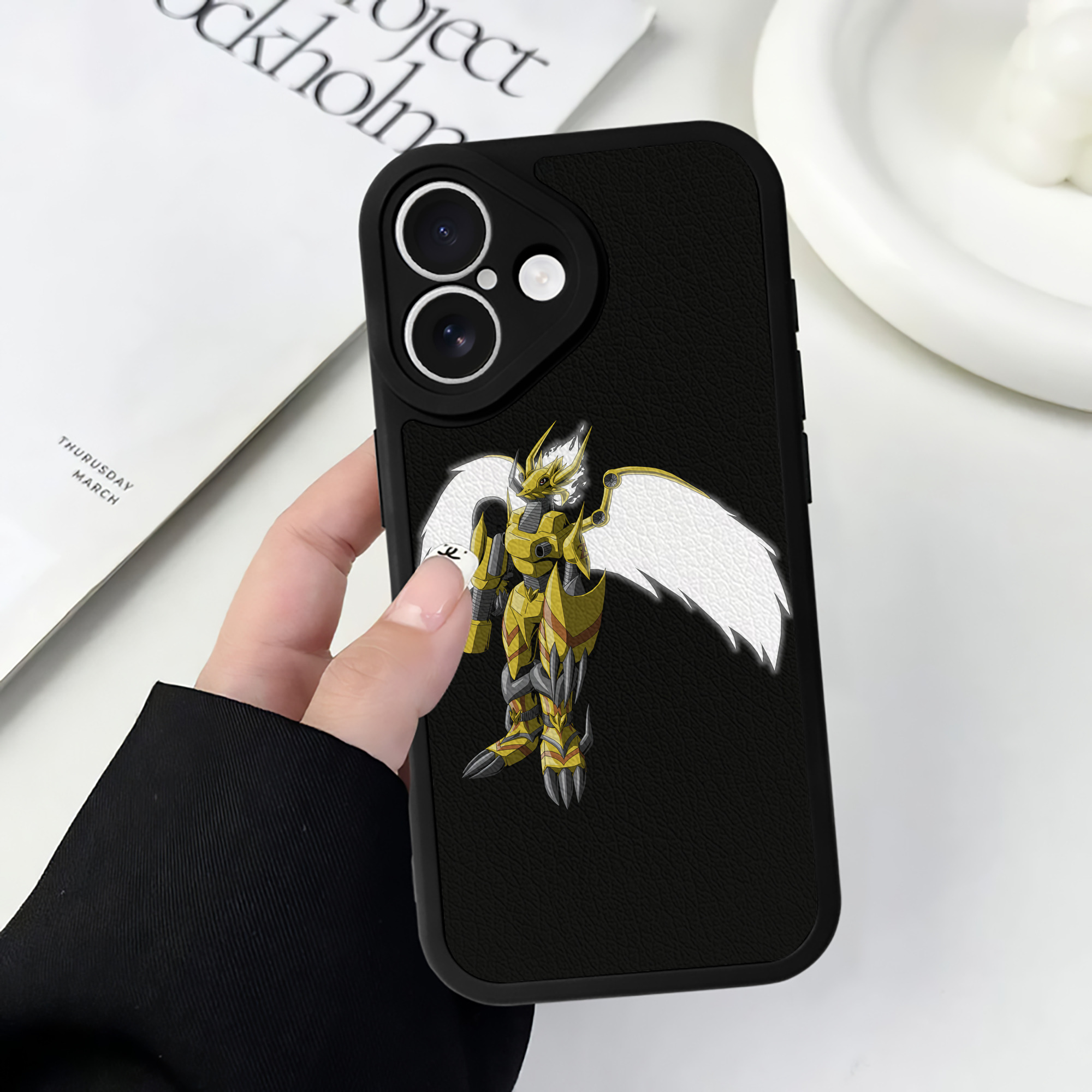 （画像用） Digimon デジタルモンスター/デジモン 【iPhone 16シリーズ対応】シリコンスマホケース（レザー調） 材質：シリコン